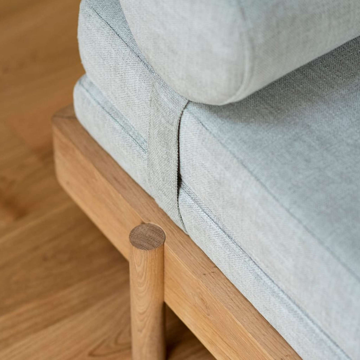 Closeup of the ÉTAUDORÉ ÉLANDE Daybed in solid oak with upholstered mattress 