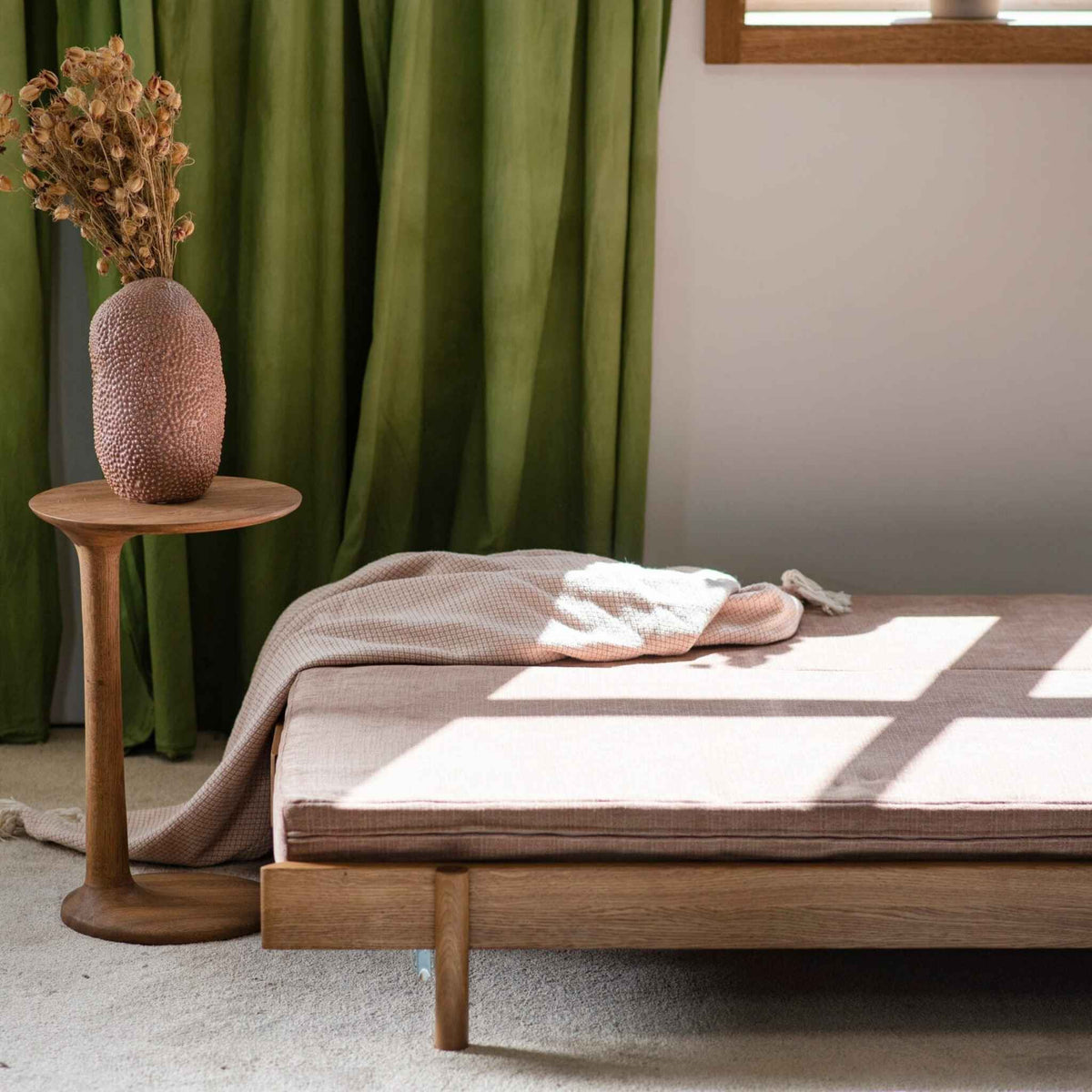 ÉLANDE Daybed transformed into full sleeping position – solid oak frame with upholstered mattress