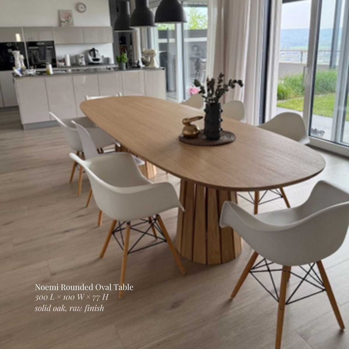 ETAUDORE Noemi Rounded Oval table at a clients' home