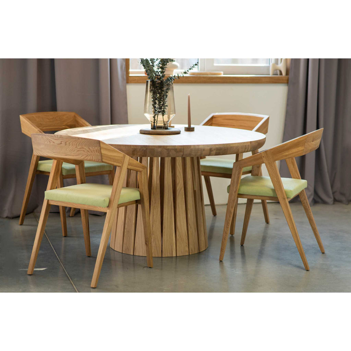 ÉTAUDORÉ Rigi Extendable Solid Oak Table with a Multi-Faceted Base - with Parsenn Chairs