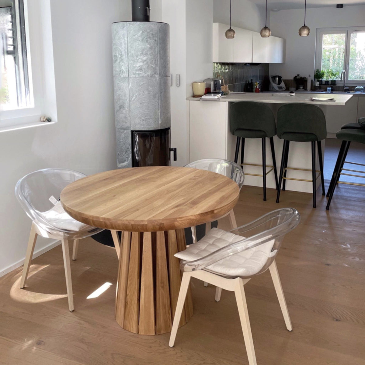 ETAUDORE Rigi extendable round table in a customer's dining room